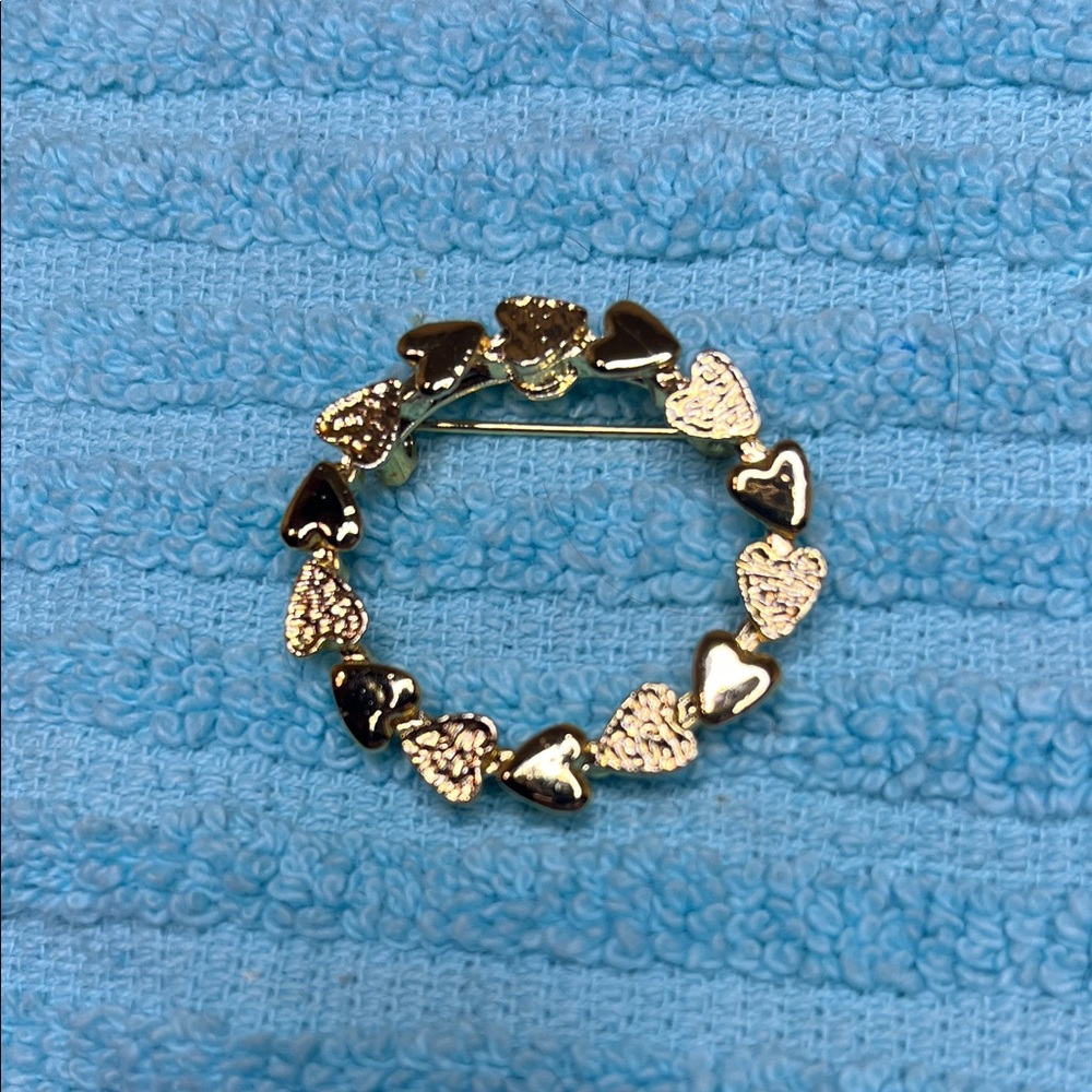 Chic Gold Heart Brooch
